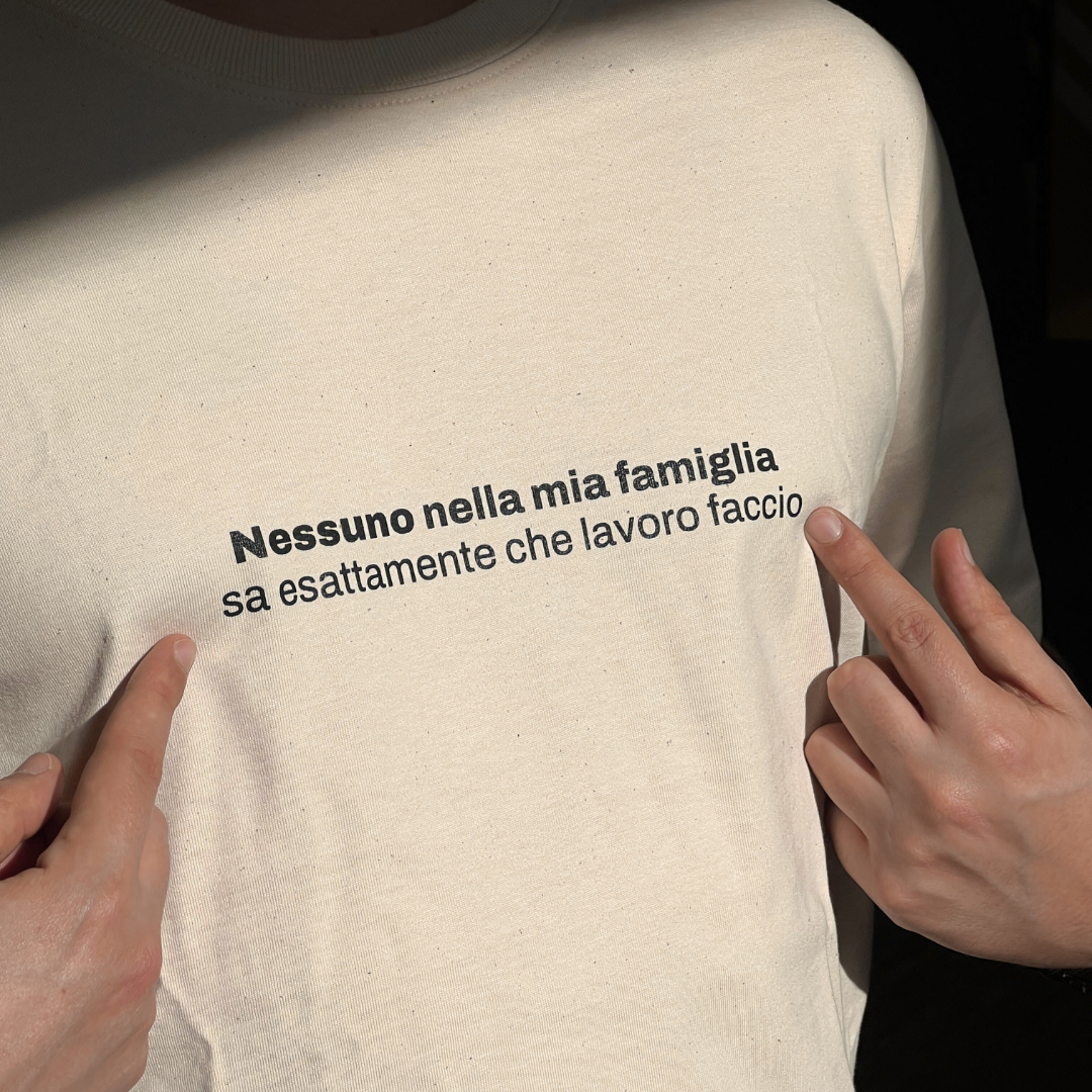 T-Shirt | Nessuno nella mia famiglia ❌ | Vestibilità Over